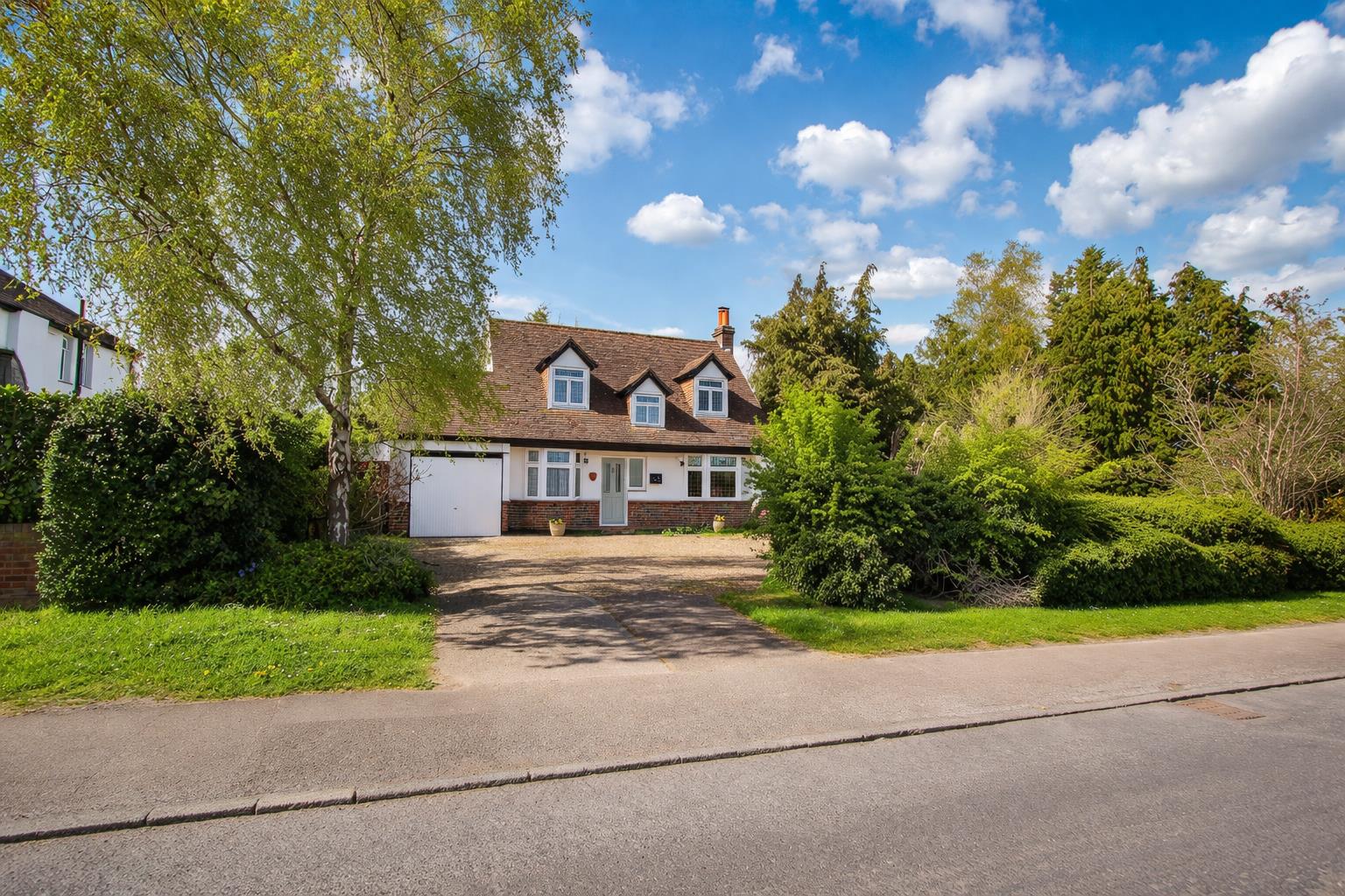 3 bed property in Woodmansterne Lane, Wallington
